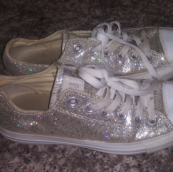 Converse - Picture 2 of 3